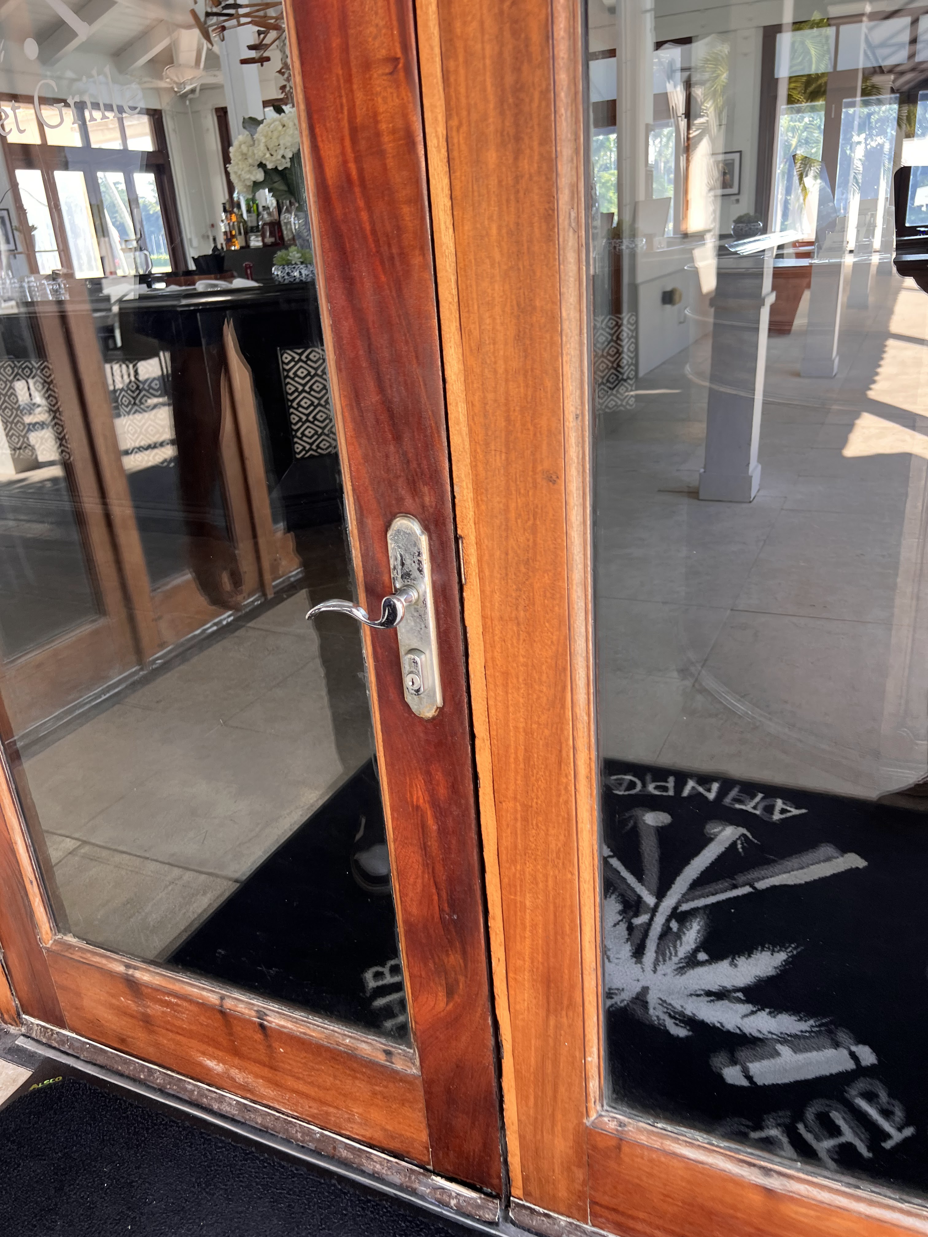 Commercial door lock installation - Locksmith Delray Beach 33445 - Premier Locksmith Delray Beach