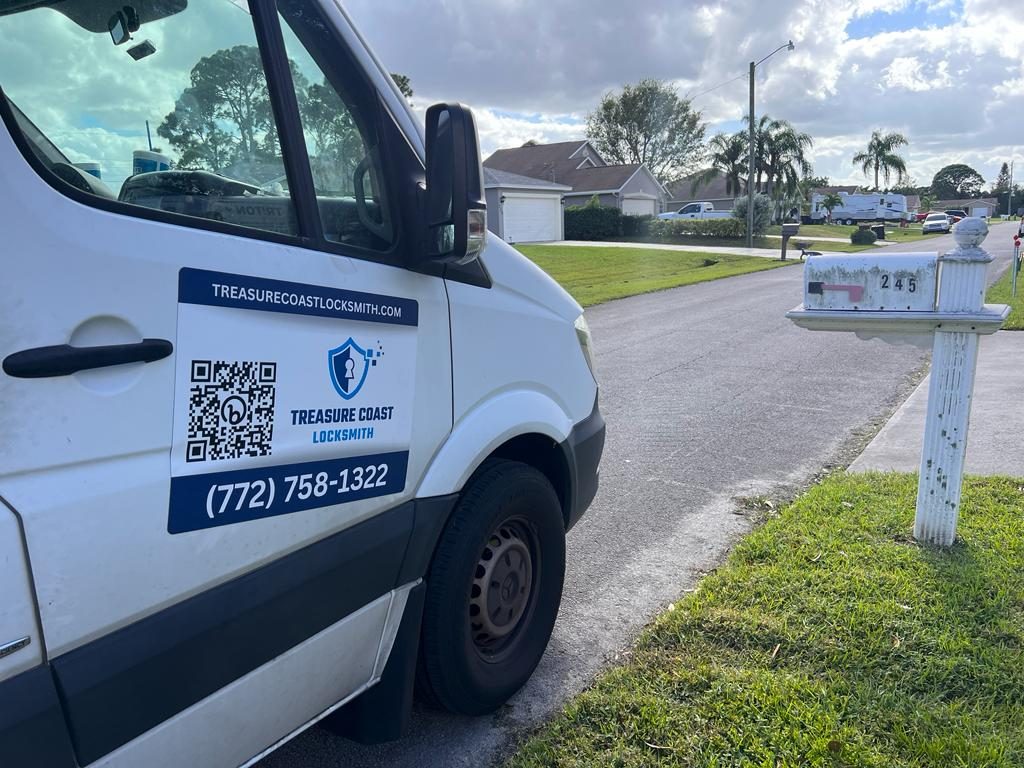 Mobile locksmith van - 5 Signs Your 24/7 Emergency Lockout Needs Replacement in Delray Beach - Premier Locksmith Delray Beach